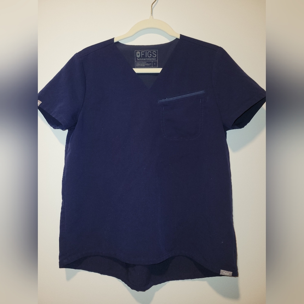 Used women's Figs scrub